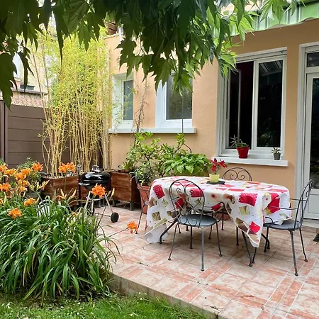 Дом отдыха Echoppe Bordelaise Avec Jardin *