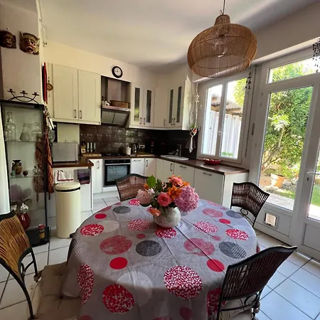 Echoppe Bordelaise Avec Jardin Дом отдыха *