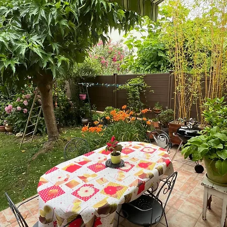 Echoppe Bordelaise Avec Jardin Дом отдыха